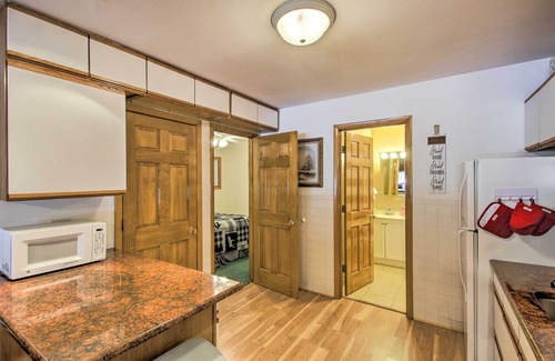 Friendship House | Walk to Castle Rock County Park: Rustic Cabin
