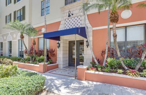 Downtown West Palm Beach Apartment | Walk to CityPlace and Clematis Street Condo with Pool