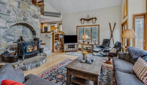 West Hartford House | Walk to Club Game Room - Whitman Brook Overlook