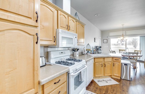 Mohave Valley House | Walk to Colorado River: Needles Gem w/Pool Access