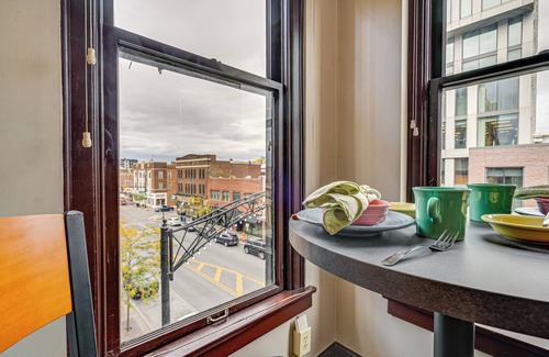 Short North Apartment | Walk to Convention Center, Secured Apt in Columbus
