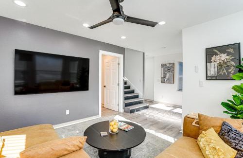 West Alameda House | Walk to Crab Cove Beach Alameda Home with Game Room