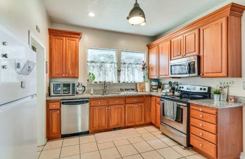 Scappoose House | Walk to Crown Zellerbach Trl PNW Celestial Inn