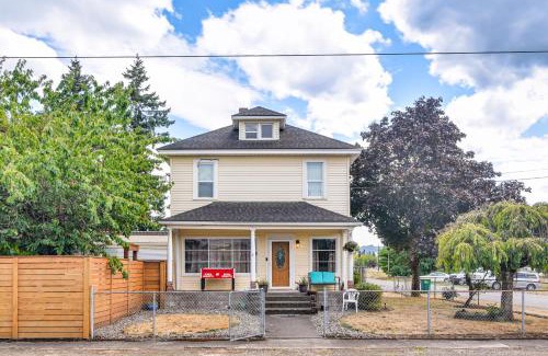 Scappoose House | Walk to Crown Zellerbach Trl PNW Celestial Inn
