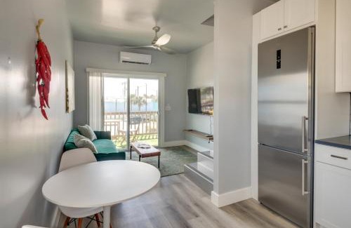 Rogers Seabreeze Apartment | Walk to Daytona Beach and Boardwalk Apt with Balcony