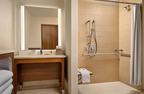 Anaheim Resort Hotel | Walk to Disney - Stylish Suites with Pool, Free Wi-Fi and Breakfast