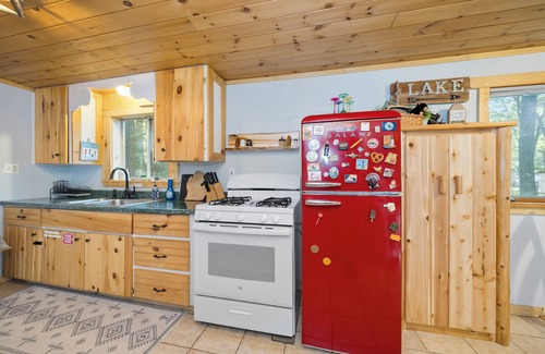 Higgins Lake Cottage | -Walk-to-Dock-Higgins Lake-Kayaks-beanbagtoss🏖️🛶🚤