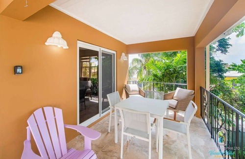 Dover Apartment | Walk to Dover Beach, Vibrant Gap Nearby