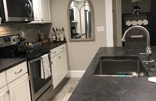 Historic Montford Apartment | Walk to downtown Asheville from this newly renovated 1902 studio!