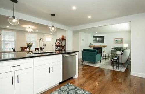 Bristol House | Walk to downtown Bristol, popular wedding venues and the harbor!