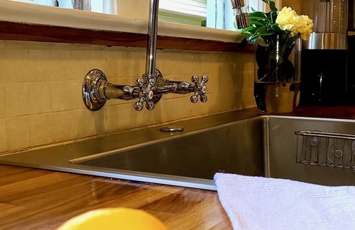 Florence House | Walk to downtown Florence. Minutes away from medical facilities.