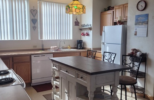 Cripple Creek House | Walk to Downtown, Immaculate 2 bed 2 bath, Mountain Views, Deck-Grill-Wildlife