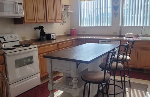 Cripple Creek House | Walk to Downtown, Immaculate 2 bed 2 bath, Mountain Views, Deck-Grill-Wildlife