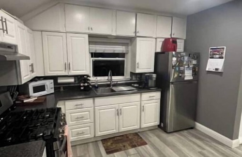 Pleasanton House | Walk to Downtown - Workspace + Pet Friendly