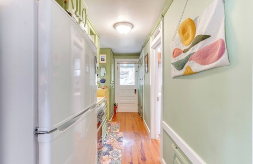 Eureka Springs Historic District Cottage | Walk to Dtwn: Eureka Springs Retreat w/Patio!