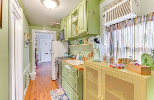Eureka Springs Historic District Cottage | Walk to Dtwn: Eureka Springs Retreat w/Patio!