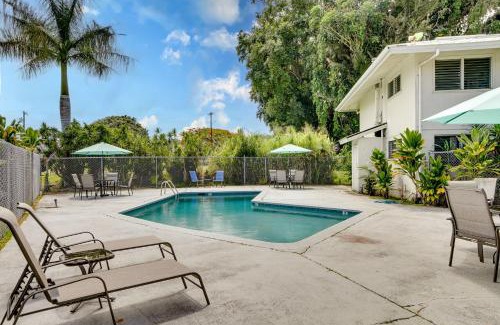 Hilo Apartment | Walk to Dtwn Hilo Island Escape with Pool!