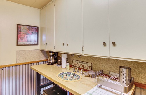 Livingston Apartment | Walk to Dtwn Livingston: Studio w/Mtn Views!