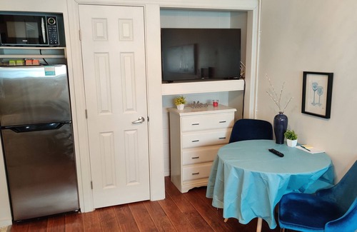 Regina Apartment | Walk to everything!1 bed bachelor suite in downtown Regina!