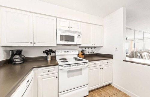 Ono Island Condo | Walk to FloraBama | 2 Pools | 2 Boat Docks w/Slips | My Beach Getaways