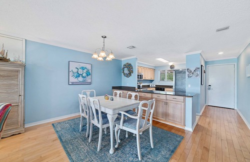 Ono Island Condo | Walk to FloraBama | 2 Pools | 2 Boat Docks w/Slips | My Beach Getaways