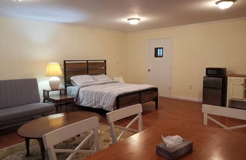 Framingham Apartment | Walk to FSU/shopping center, private entrance