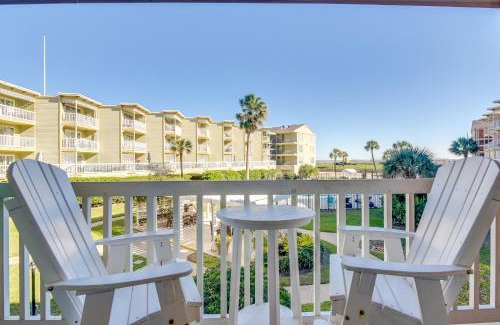 Galveston Apartment | Walk to Galveston Beach Resort Condo with Perks!