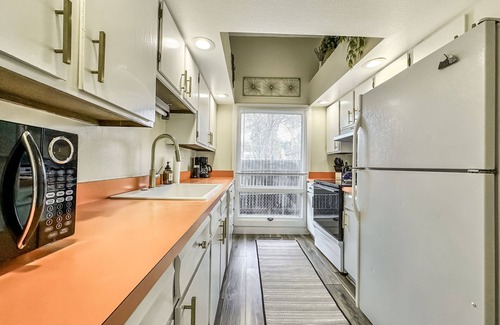 West Colorado Springs House | Walk to Garden of the Gods ☀ Propane Firepit & Fenced in Patio near Manitou