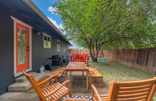 Williams House | Walk to GC Train Depot and Route 66, king beds, game room, BBQ, firepit