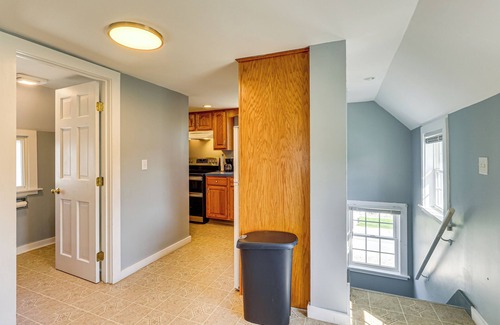 Old Lyme Apartment | Walk to Hawk's Nest Beach: Coastal Old Lyme Apt