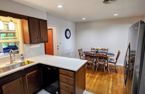 Bloomington House | Walk to IU stadium.Close to Lake Monroe & Griffey Lake & space to park your boat