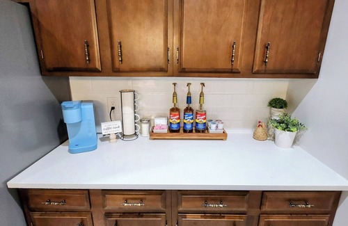 Bloomington House | Walk to IU stadium.Close to Lake Monroe & Griffey Lake & space to park your boat