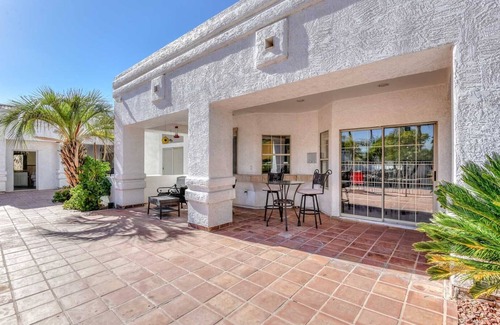 Larissa House | WALK TO LA-WHITE SOX SP TRAINING 5MN DRIVE 2 STADIUM 1AC YARD +4Ksq ft HOME