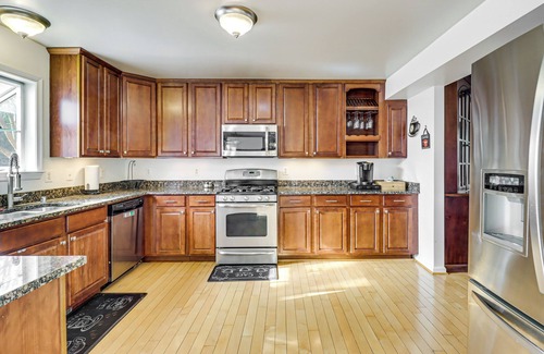 Cape Saint Claire House | Walk to Lake & Boat Ramp: Central Gem in Annapolis