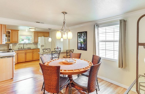 Lorida House | Walk to Lake Istokpoga: Lorida Home w/Boat Dock