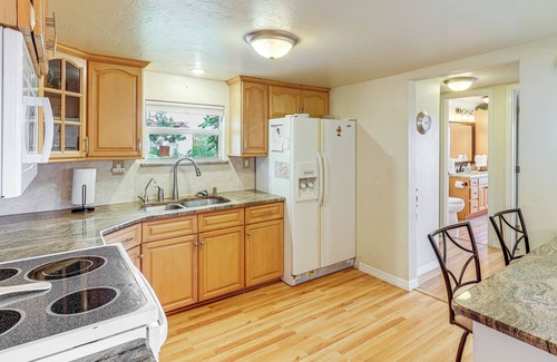 Lorida House | Walk to Lake Istokpoga: Lorida Home w/Boat Dock