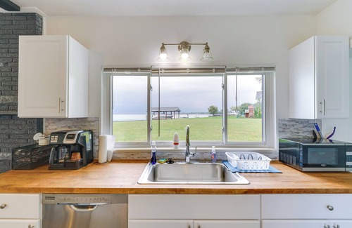 Harrison Township House | Walk to Lake St Clair - Michigan Getaway!