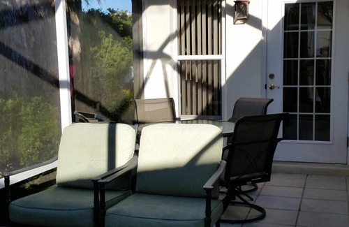 Virginia Trace House | Walk to Lake Sumter Landing! Golf cart included!