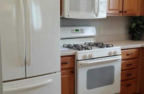 Virginia Trace House | Walk to Lake Sumter Landing! Golf cart included!