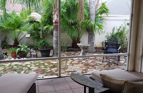 Virginia Trace House | Walk to Lake Sumter Landing! Golf cart included!