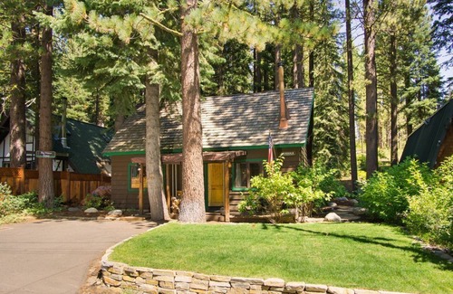 Tahoe Pines House | Walk To Lake Tahoe And Private Beach/Pier, Remodeled Kitchen!