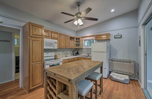 Greentown Cabin | Walk to Lake Wallenpaupack: Greentown Getaway