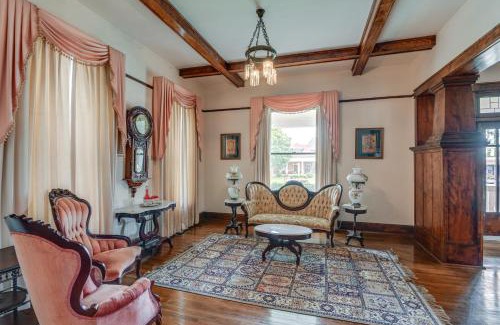 Lawrenceburg House | Walk to Lawrenceburg Square Home for Large Groups
