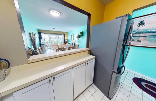 Saint Armands Key Condo | Walk to Lido Beach & Steps to St. Armand's Circle | Heated Pool and Spa | BBQ