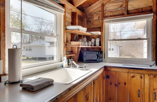 York Beach Cottage | Walk to Long Sands Beach: Cottage w/Fire Pits!