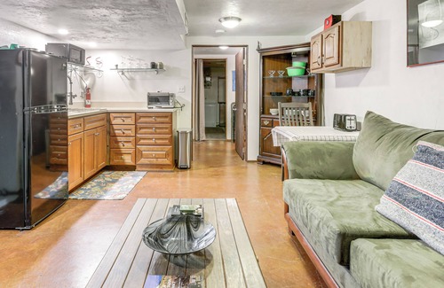 Carbondale House | Walk to Main St: Carbondale Apt w/Shared Patio