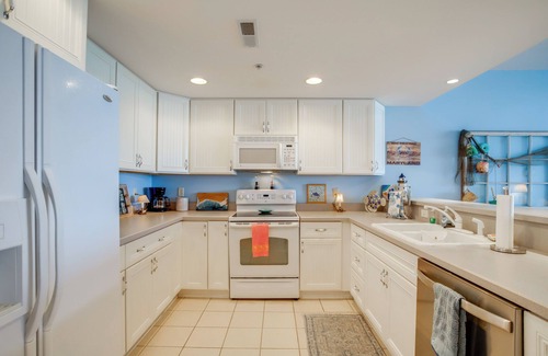 Crisfield Condo | Walk to Main St: Condo w/Pool Access in Crisfield