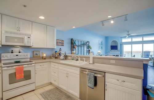 Crisfield Condo | Walk to Main St: Condo w/Pool Access in Crisfield