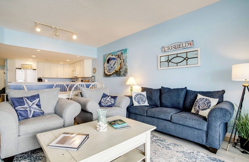 Crisfield Condo | Walk to Main St: Condo w/Pool Access in Crisfield