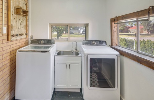 Roswell House | Walk to Main Street: Charming Roswell Home!